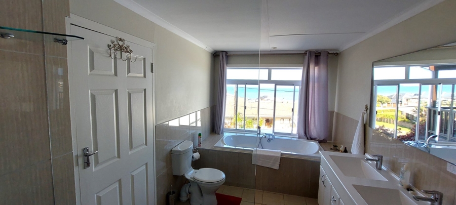 7 Bedroom Property for Sale in Gonubie Eastern Cape